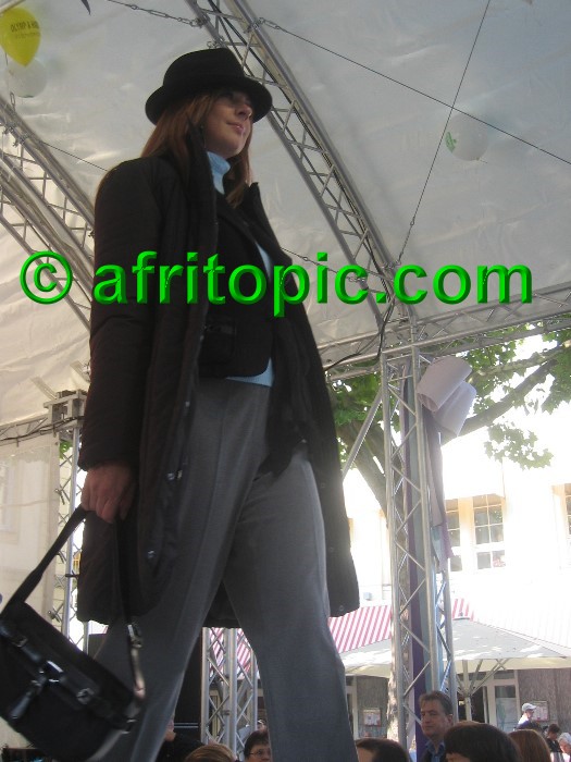 ../Images/Krefeld-Strssenmodenschau-2005 344.jpg